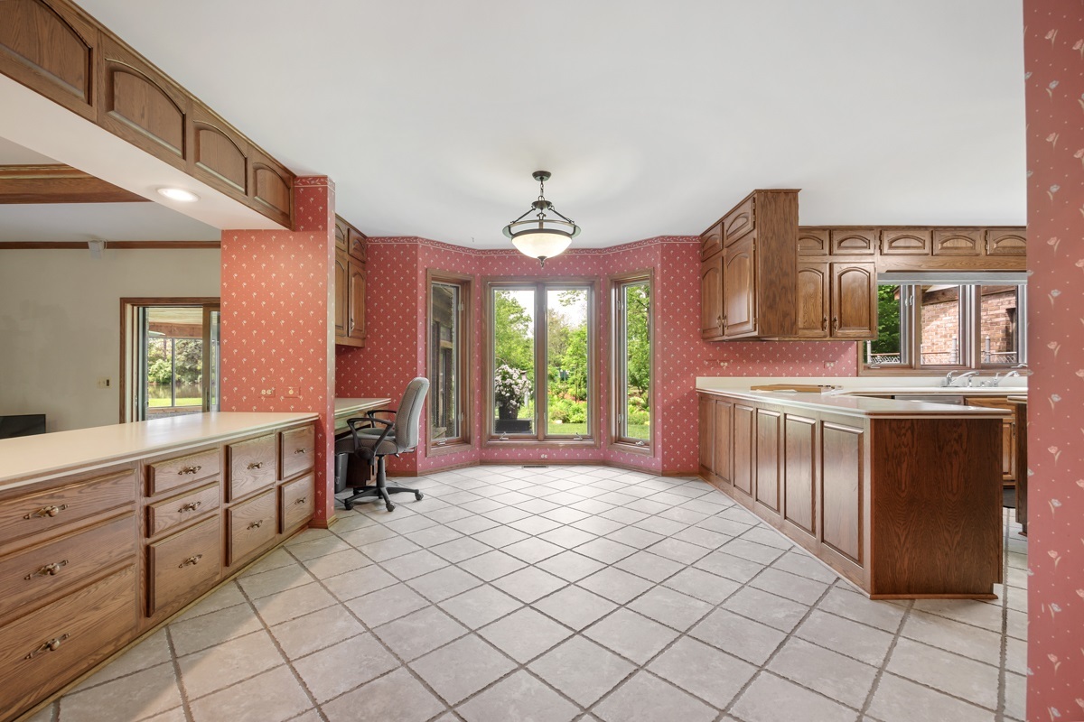 8N258 Brierwood Road Elgin, IL 60124 - Photo 12 of 43