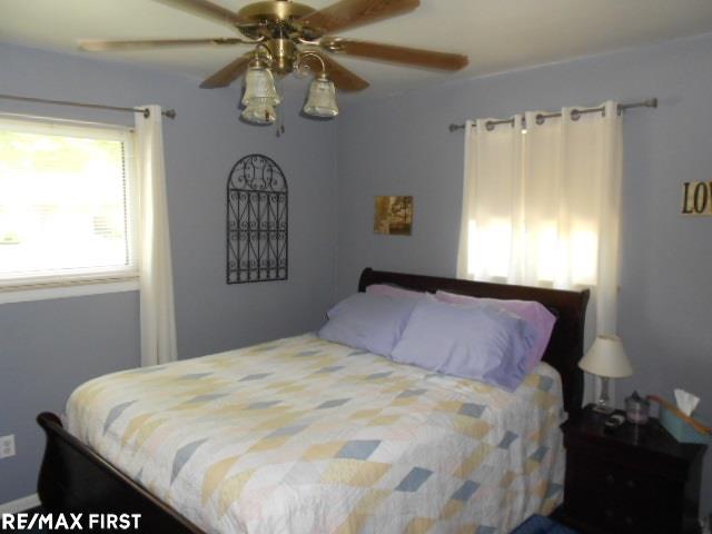24890 Roxana Avenue Eastpointe, MI 48021 - Photo 7 of 17 31355595-6.JPG