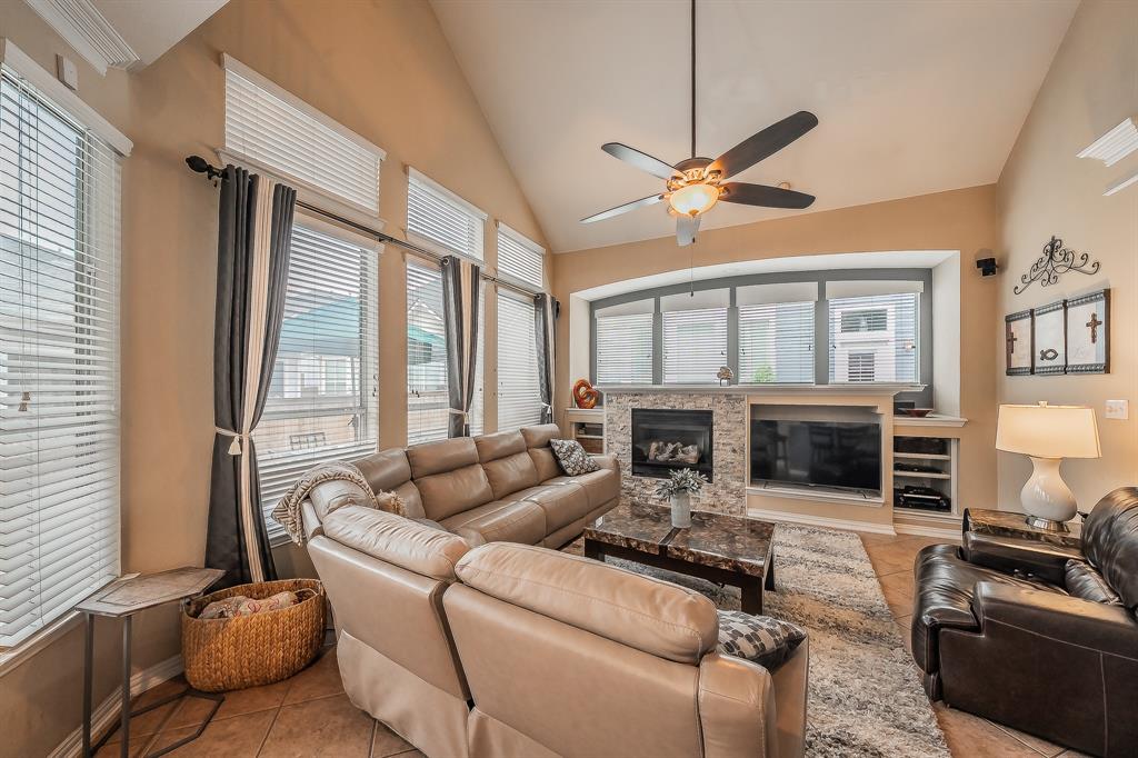 2215 Red Hawk Lane Euless, TX 76039 - Photo 5 of 28