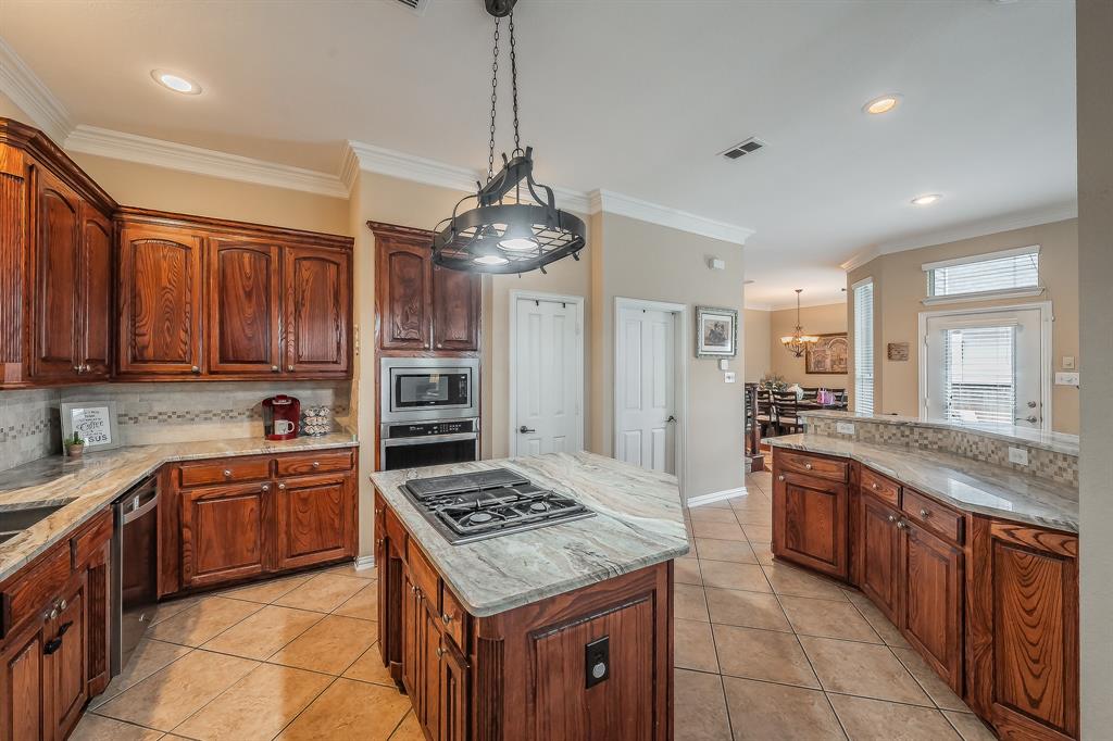 2215 Red Hawk Lane Euless, TX 76039 - Photo 9 of 28