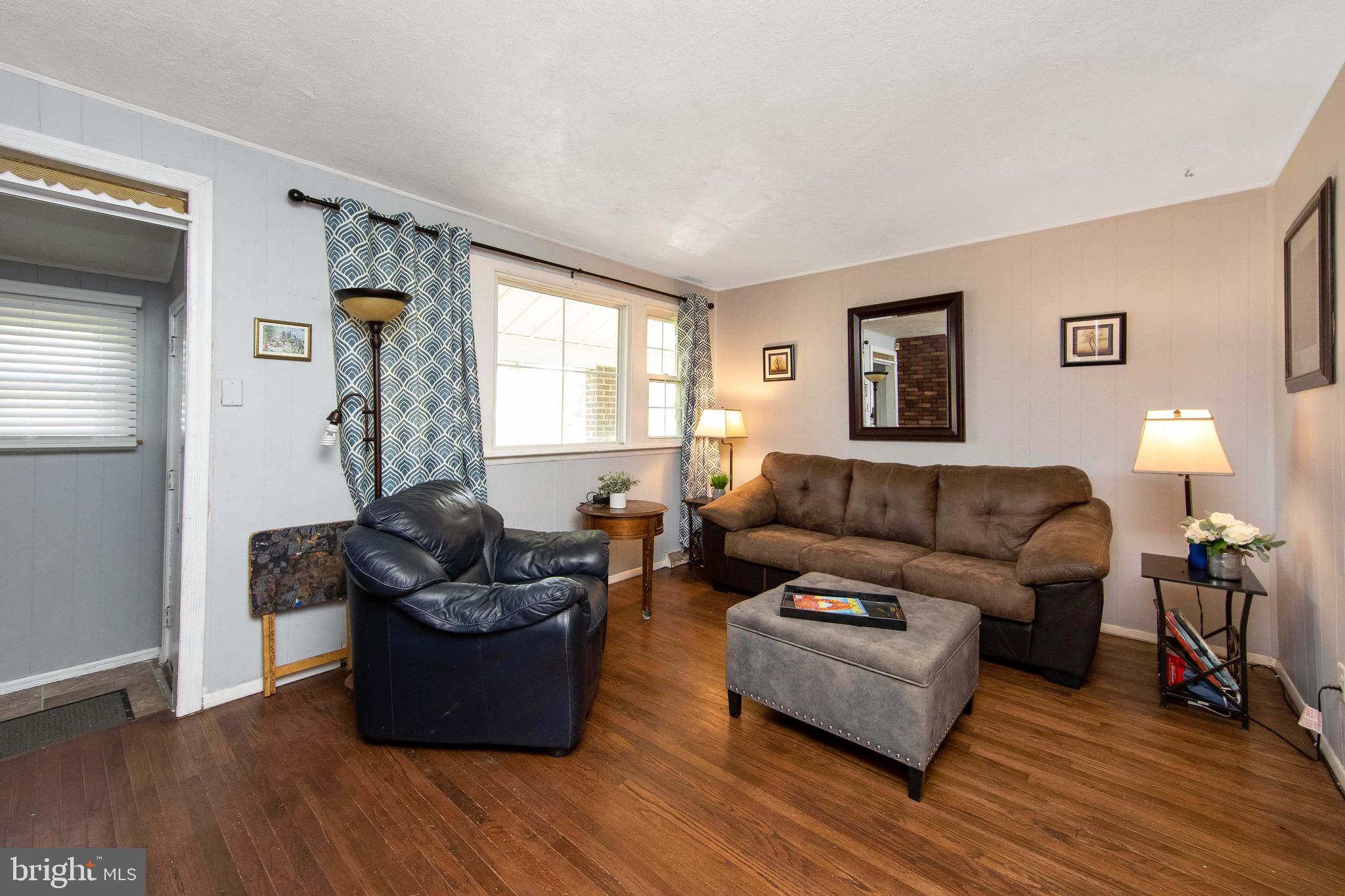916 Bentley Road Lindenwold, NJ 08021 - Photo 4 of 19 Living room