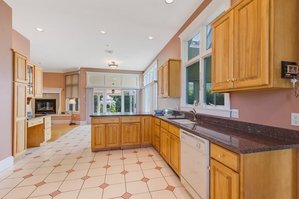 99 Canavan Drive Braintree, MA 02184 - Photo 13 of 35