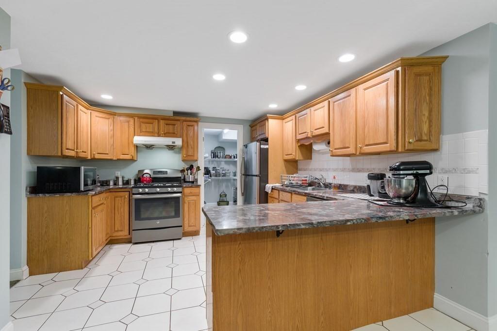 99 Canavan Drive Braintree, MA 02184 - Photo 27 of 35