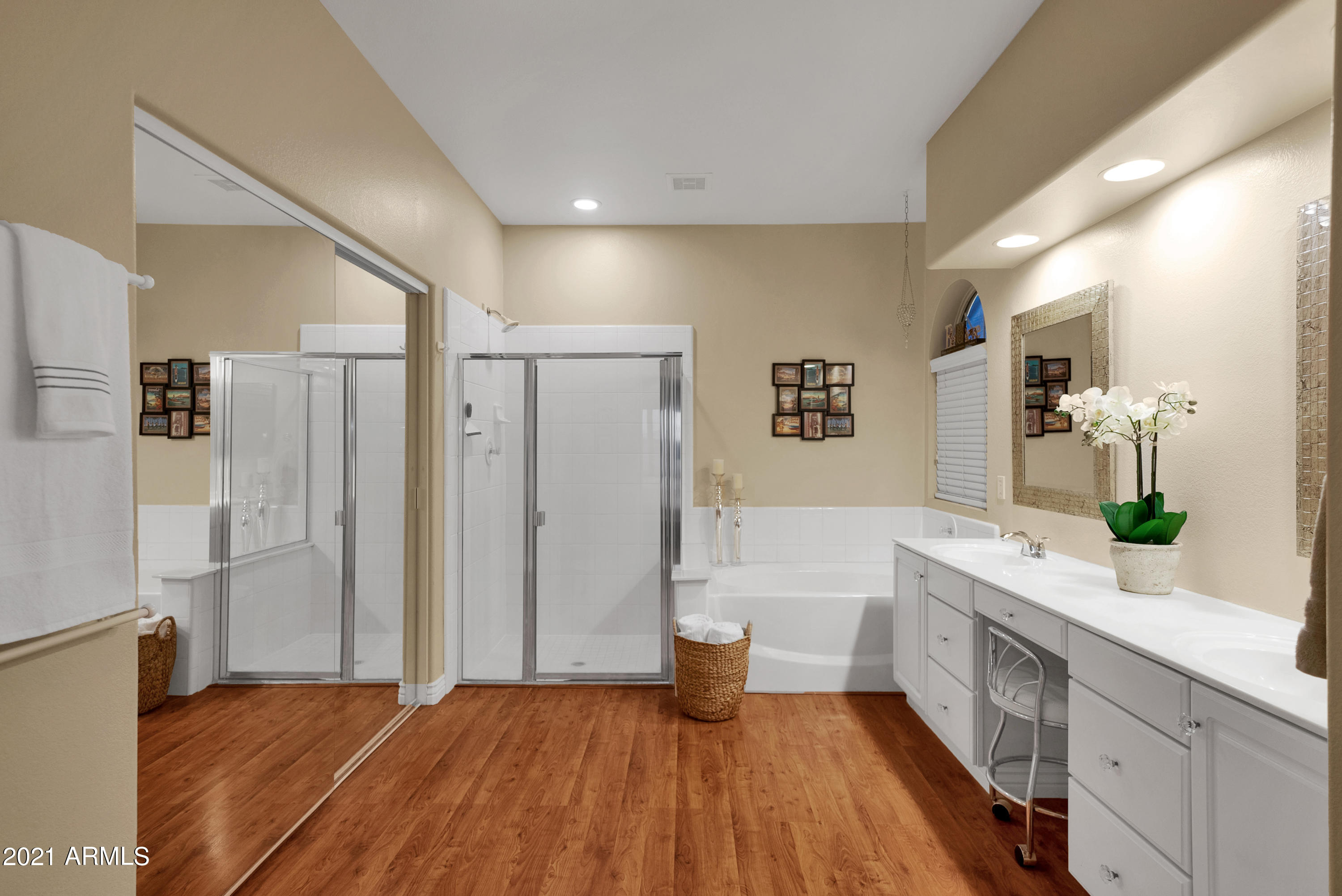 1284 North Conner Avenue Gilbert, AZ 85209 - Photo 23 of 52 Master Bath