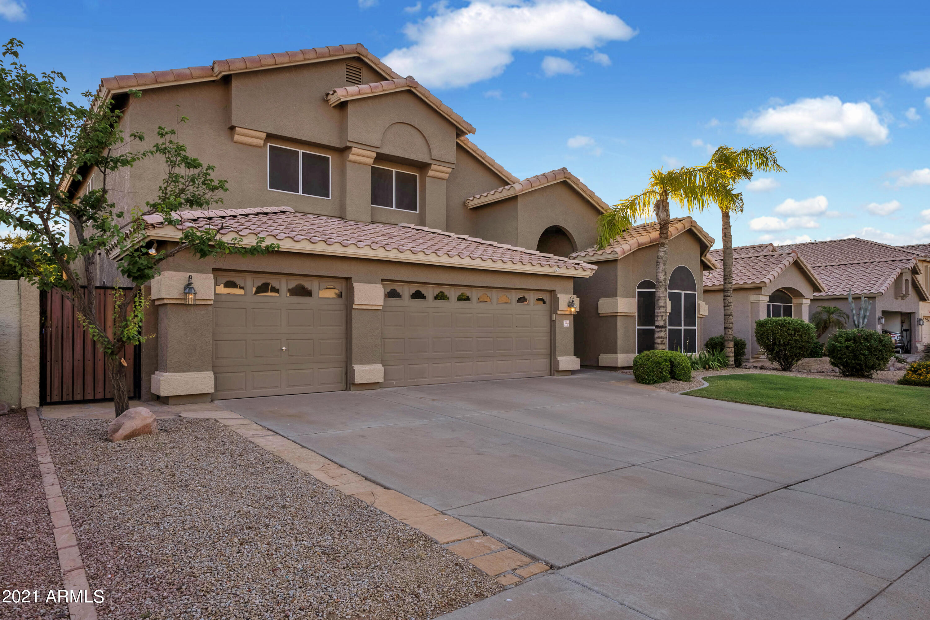 1284 North Conner Avenue Gilbert, AZ 85209 - Photo 4 of 52 3 Car Garage