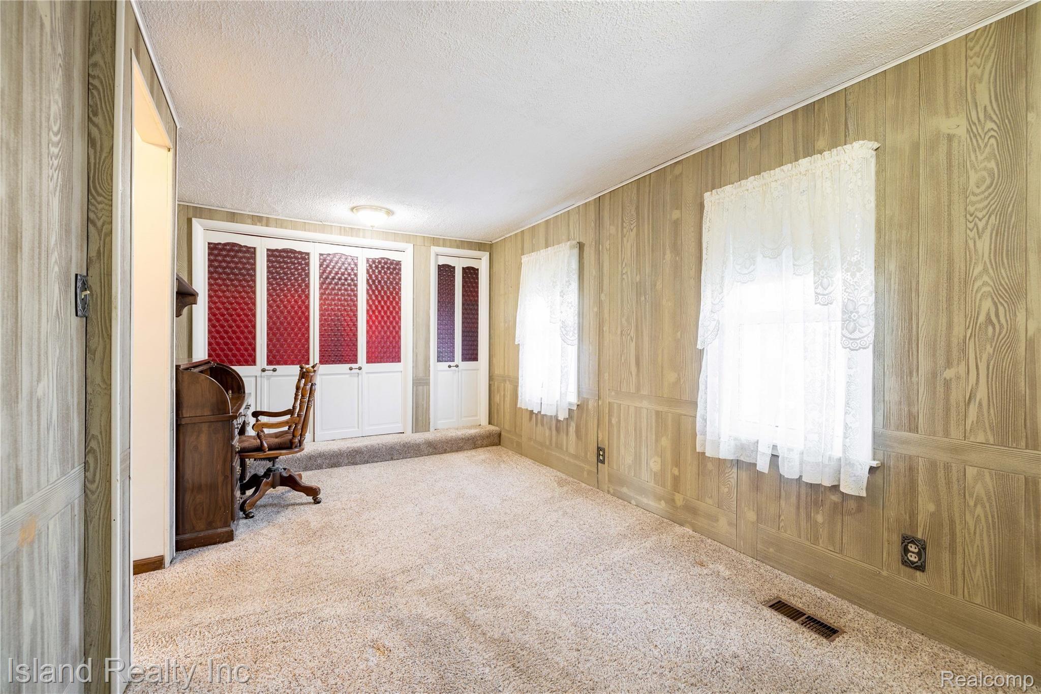 12972 Kerr Street Southgate, MI 48195 - Photo 8 of 28 12972 Kerr, Southgate (15 of 32).jpg