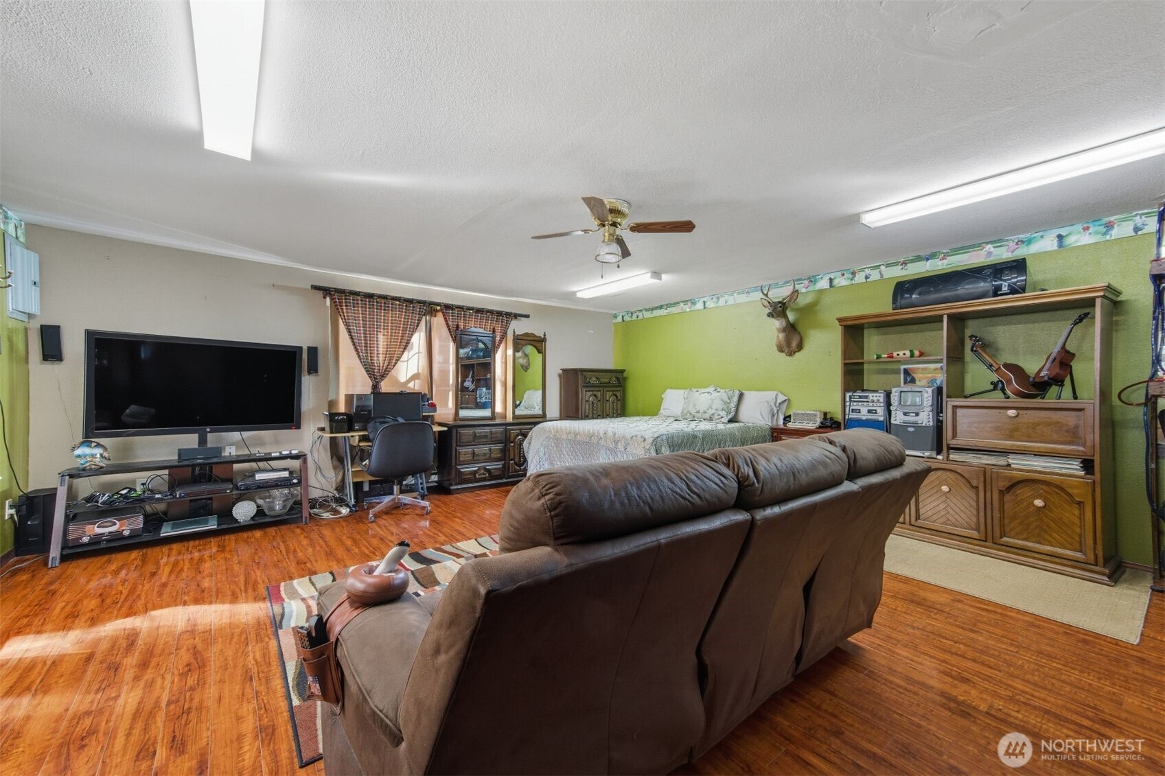 3648 Birch Terrace Court Custer, WA 98240 - Photo 23 of 28 a living room with furniture and a flat screen tv