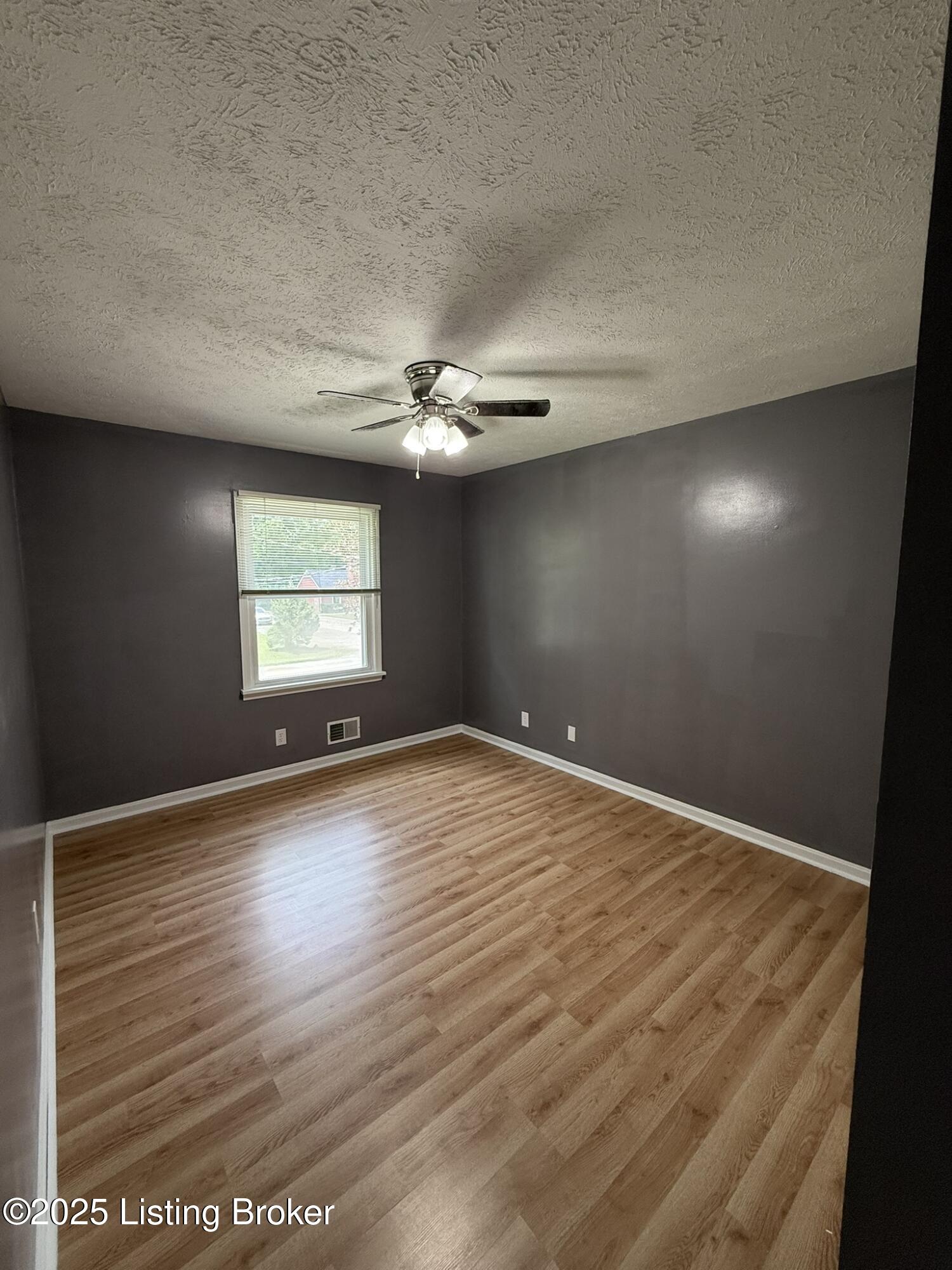 3829 Chevy Chase Road Louisville, KY 40218 - Photo 16 of 32 IMG_0519