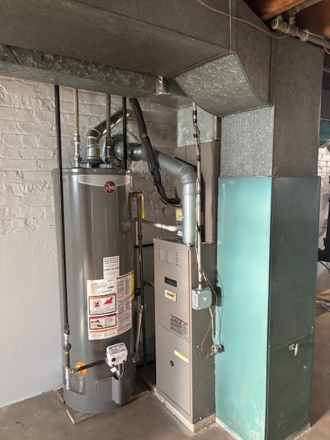 5131 Latrobe Avenue Chicago, IL 60638 - Photo 16 of 23 a utility room with dryer and washer