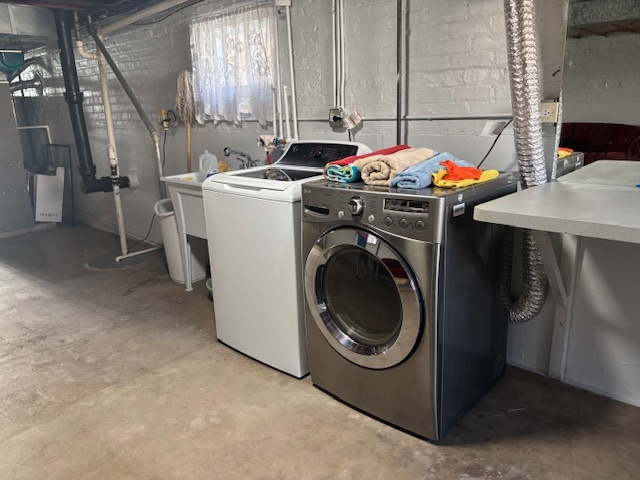 5131 Latrobe Avenue Chicago, IL 60638 - Photo 19 of 23 a utility room with dryer and washer