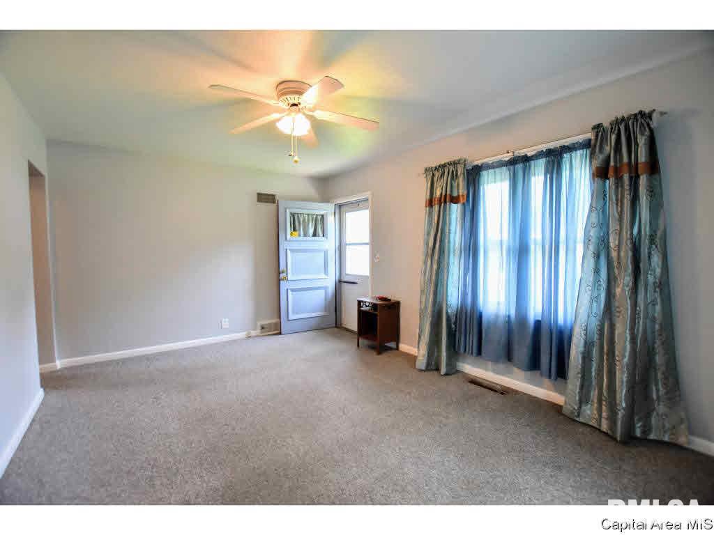 2916 East Elliott Avenue Springfield, IL 62702 - Photo 12 of 35 Gallery Image 12