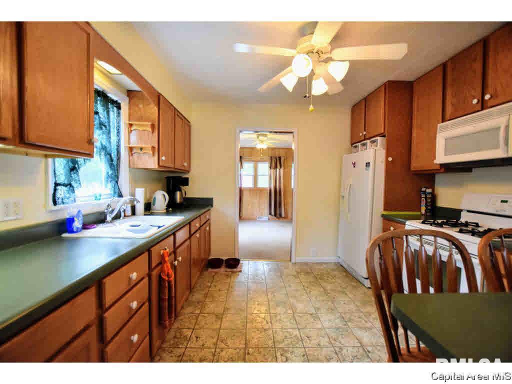 2916 East Elliott Avenue Springfield, IL 62702 - Photo 14 of 35 Gallery Image 14