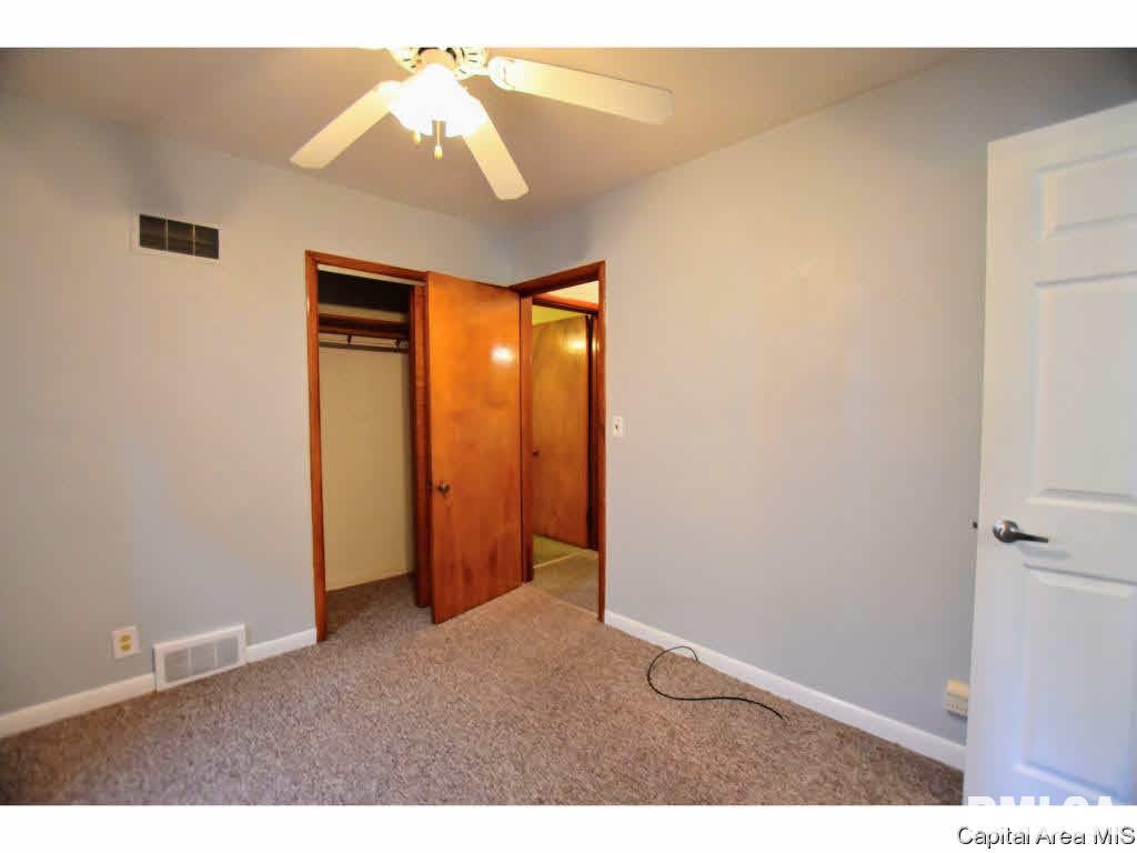 2916 East Elliott Avenue Springfield, IL 62702 - Photo 29 of 35 Gallery Image 29
