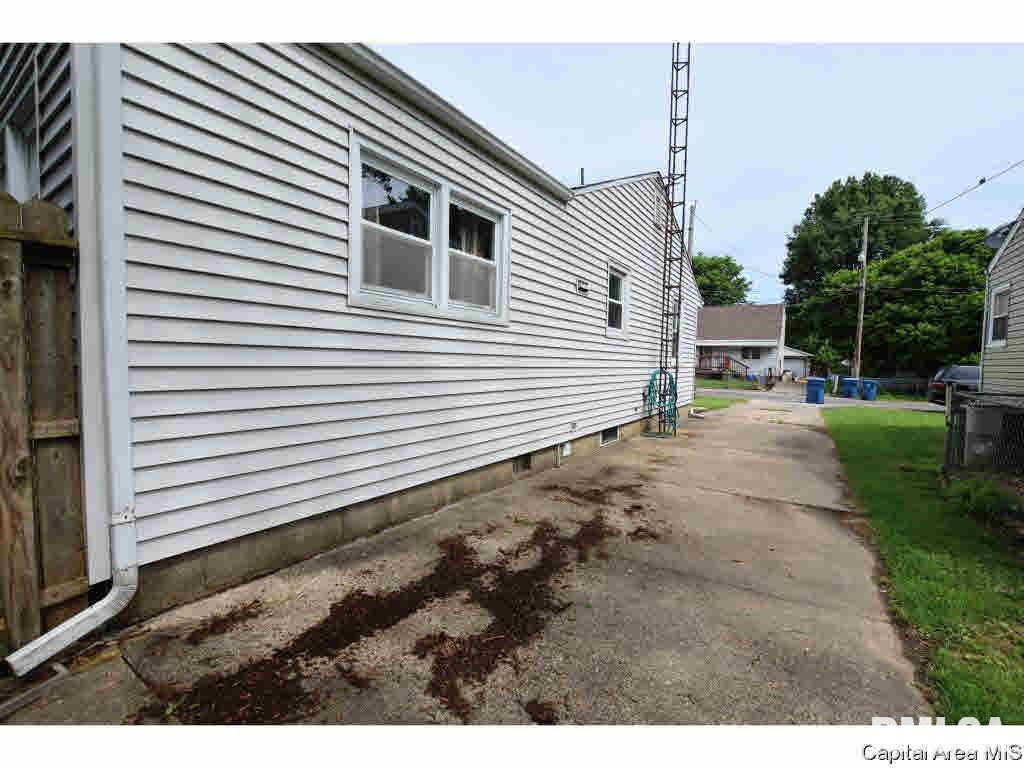2916 East Elliott Avenue Springfield, IL 62702 - Photo 5 of 35 Gallery Image 5