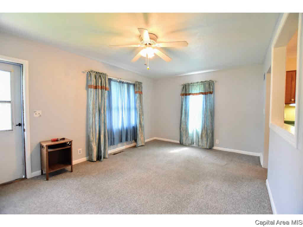 2916 East Elliott Avenue Springfield, IL 62702 - Photo 10 of 35 Gallery Image 10
