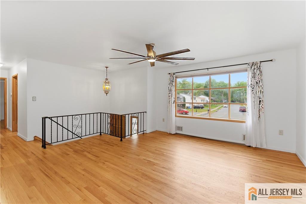 178 Jeff Street Edison, NJ 08837 - Photo 8 of 27