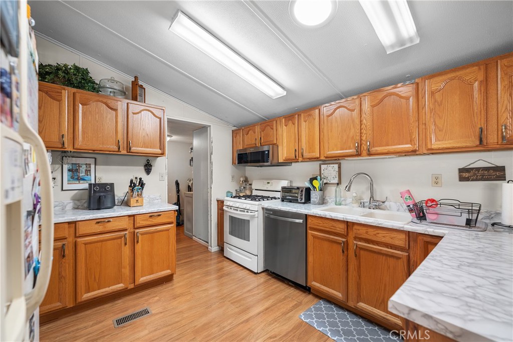 1550 Rimpau, Unit 65 Corona, CA 92881 - Photo 9 of 57