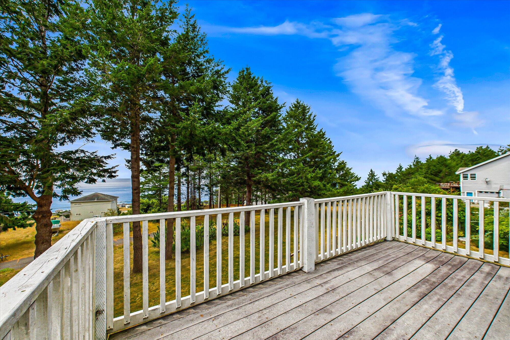 341 Seafoam Road Whitethorn, CA 95589 - Photo 29 of 68