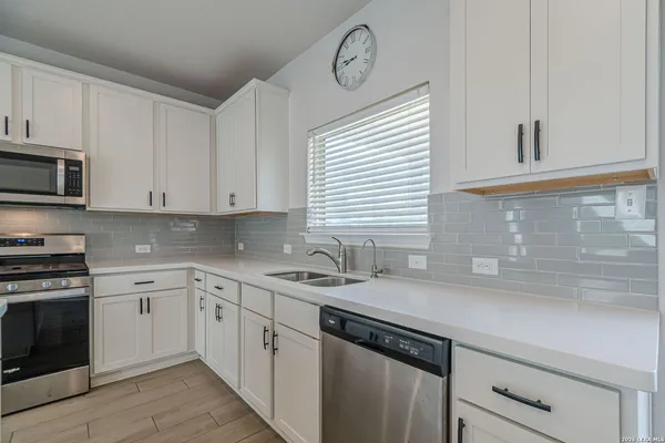 $2,300 | 2063 Cowan Drive, New Braunfels, TX 78132