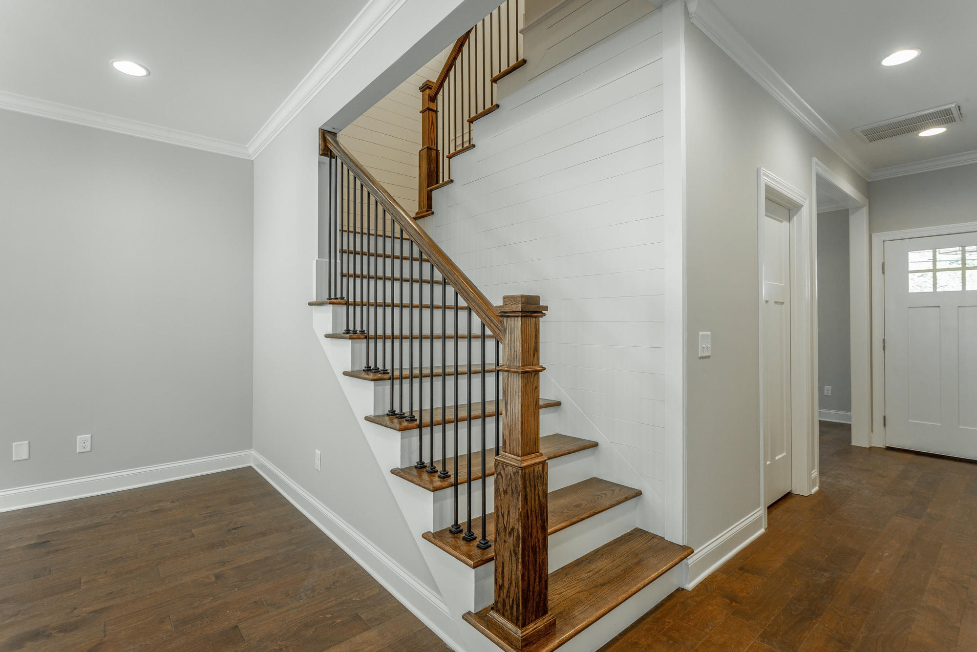 623 Lullwater Road Chattanooga, TN 37405 - Photo 15 of 38 Foyer