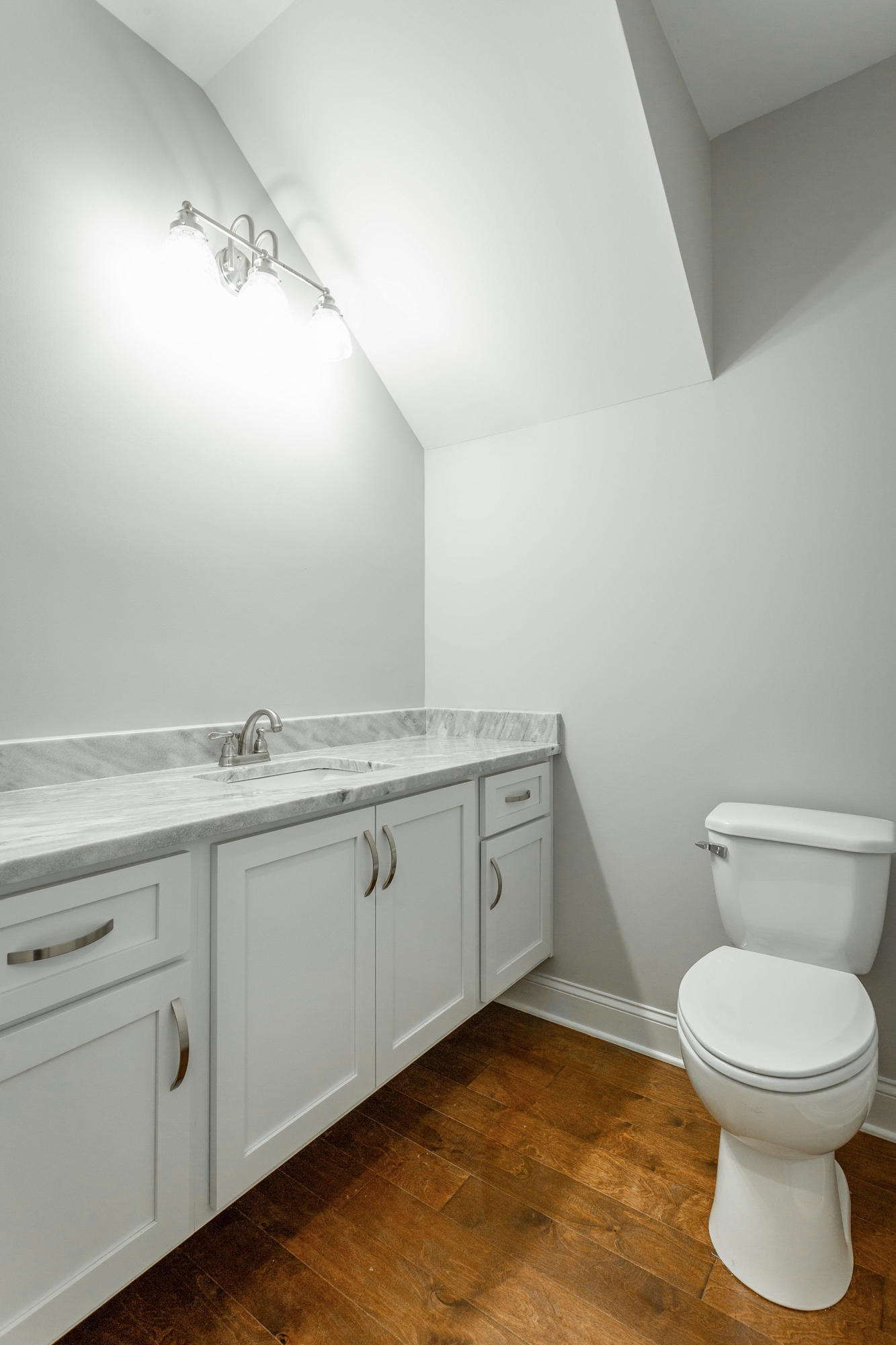 623 Lullwater Road Chattanooga, TN 37405 - Photo 30 of 38 Half Bathroom
