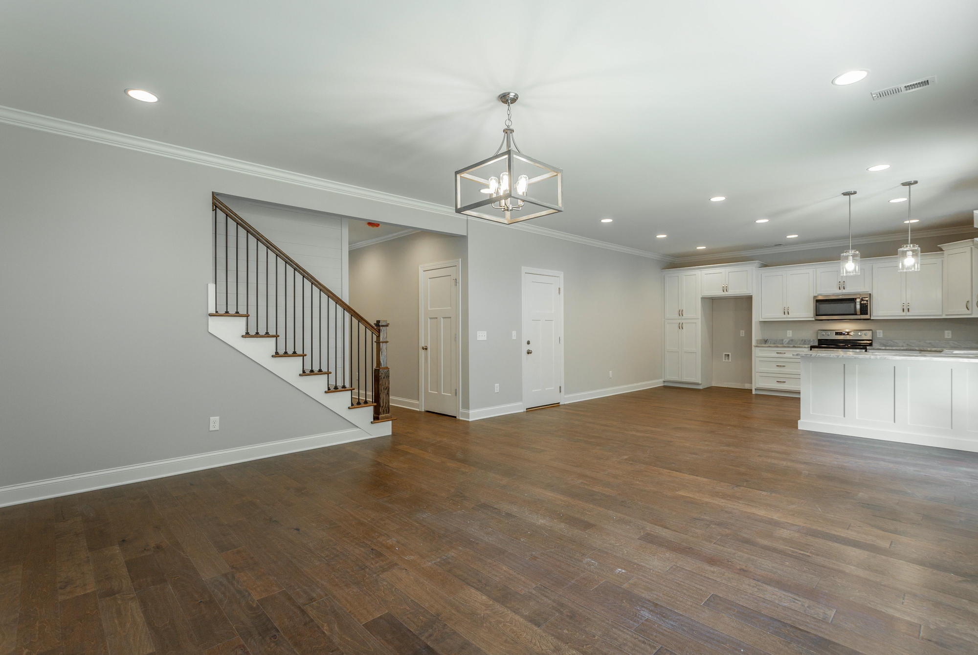 623 Lullwater Road Chattanooga, TN 37405 - Photo 3 of 38 Living/Kitchen