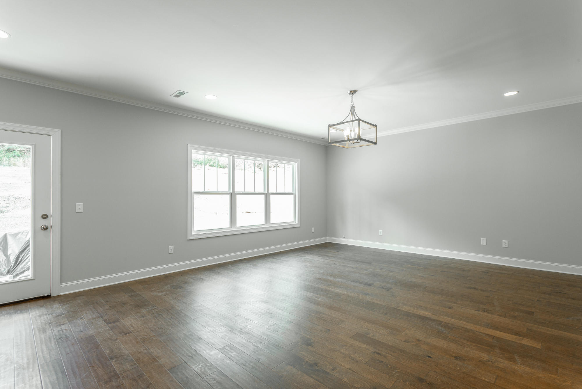 623 Lullwater Road Chattanooga, TN 37405 - Photo 4 of 38 Living Room