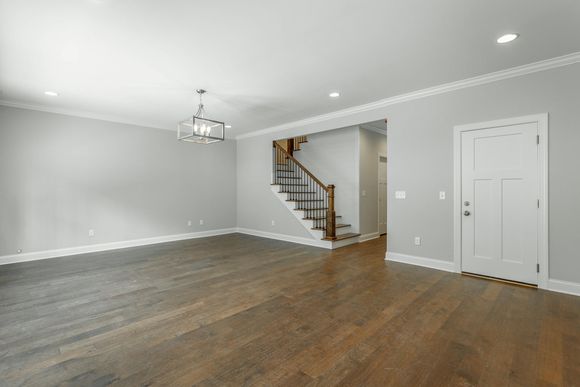 623 Lullwater Road Chattanooga, TN 37405 - Photo 5 of 38 Living Room