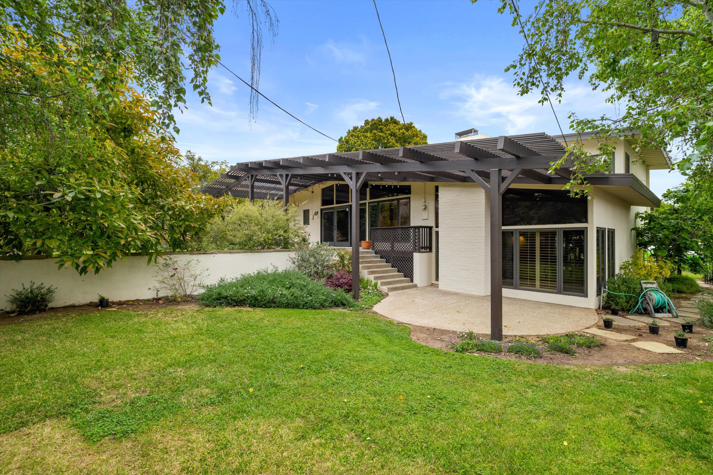 893 Randolph Road Santa Barbara, CA 93111 - Photo 36 of 38 Lower yard area