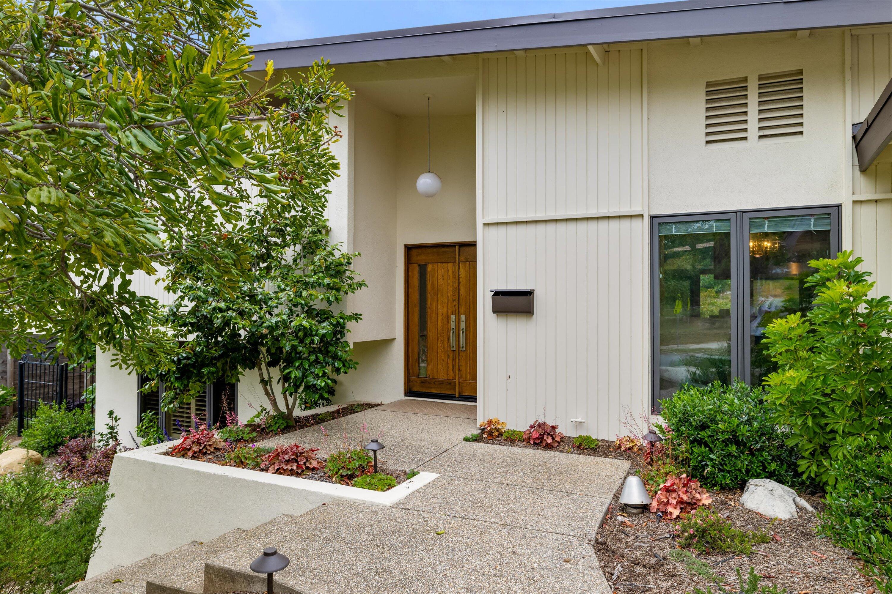 893 Randolph Road Santa Barbara, CA 93111 - Photo 4 of 38 Front walkway