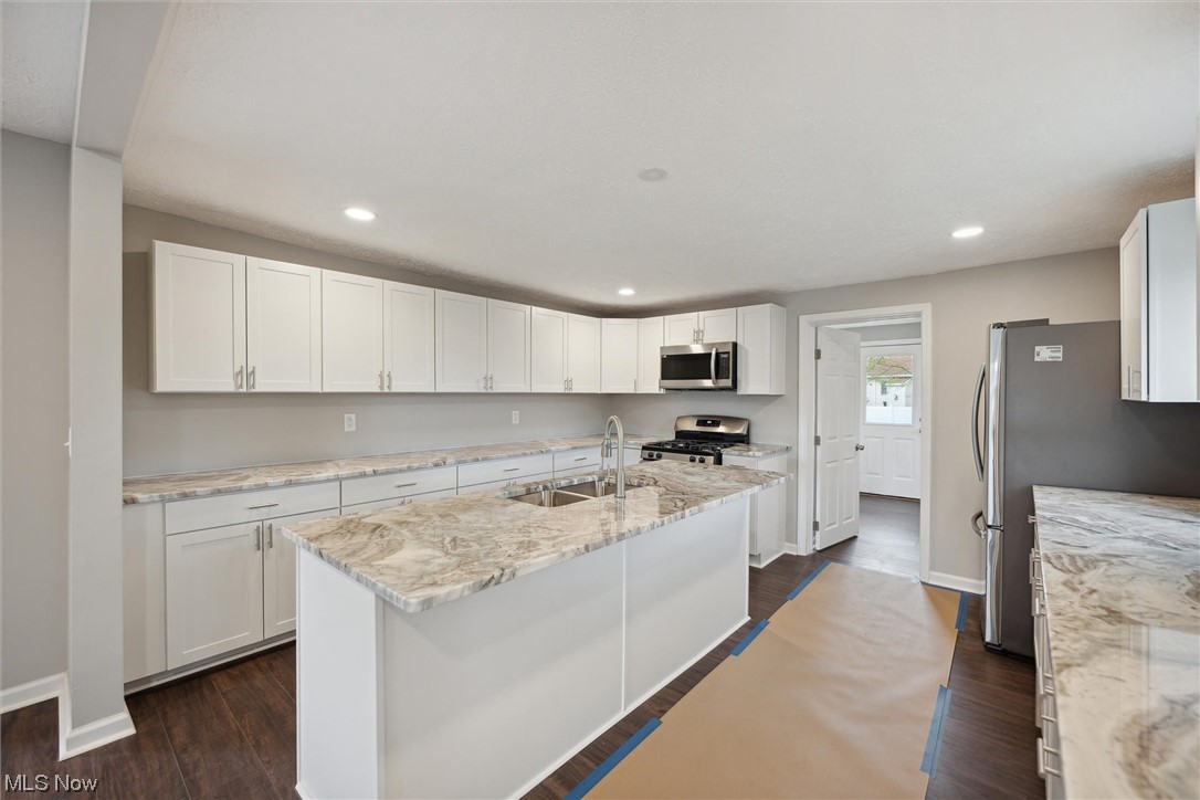 6481 Smith Road Brook Park, OH 44142 - Photo 7 of 26 Gallery Image 7