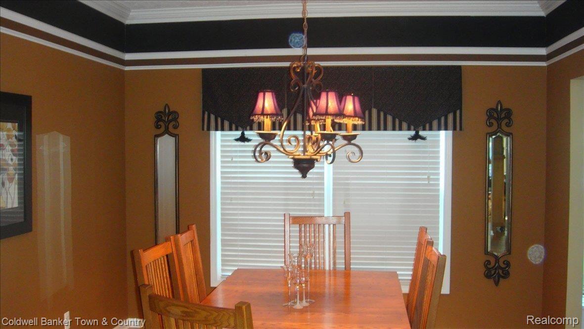 10601 East Splitstone Pinckney, MI 48169 - Photo 15 of 25 Dining Room