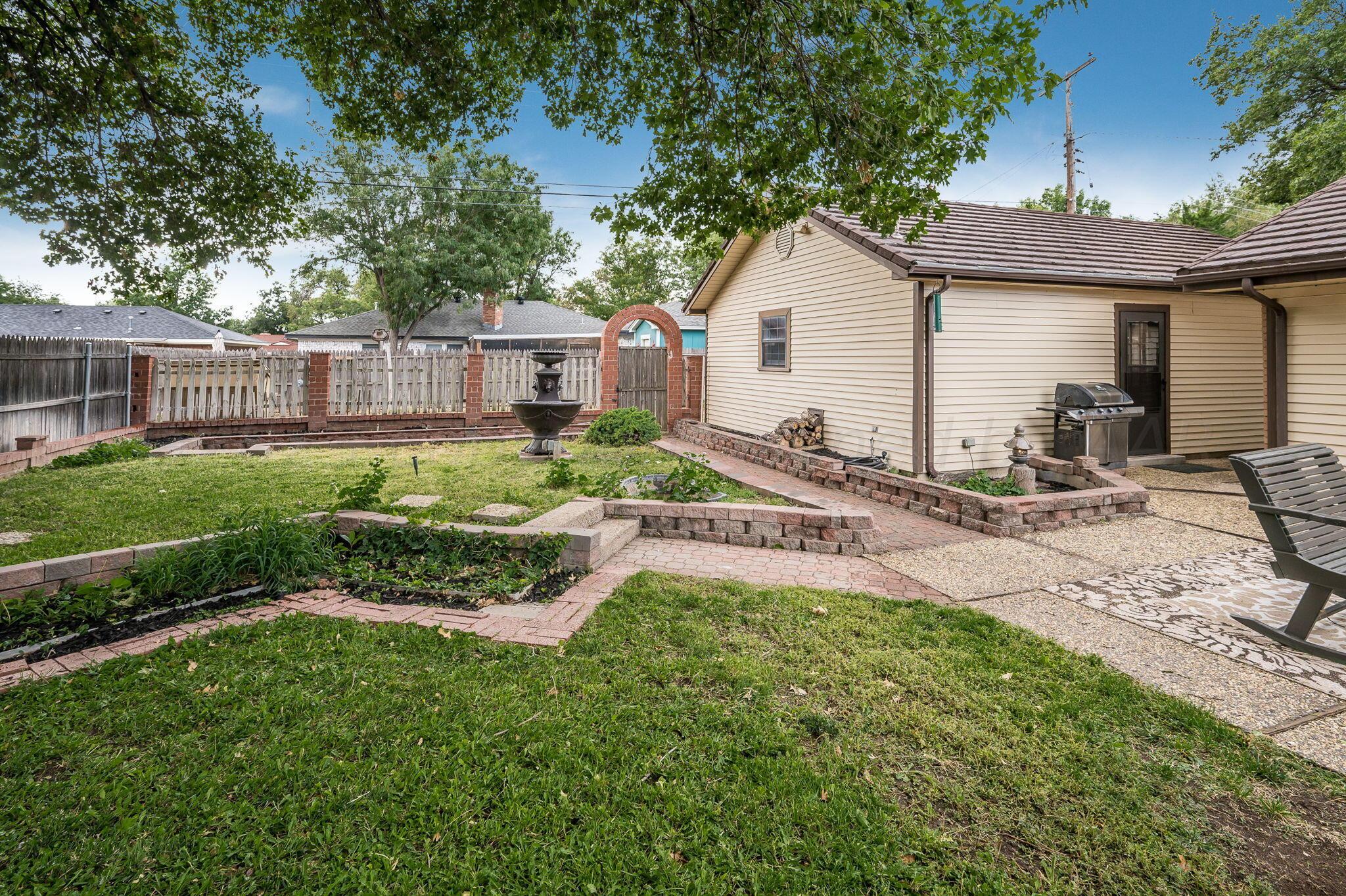 6019 Calumet Road Amarillo, TX 79106 - Photo 23 of 25 a view of a backyard with a garden and plants