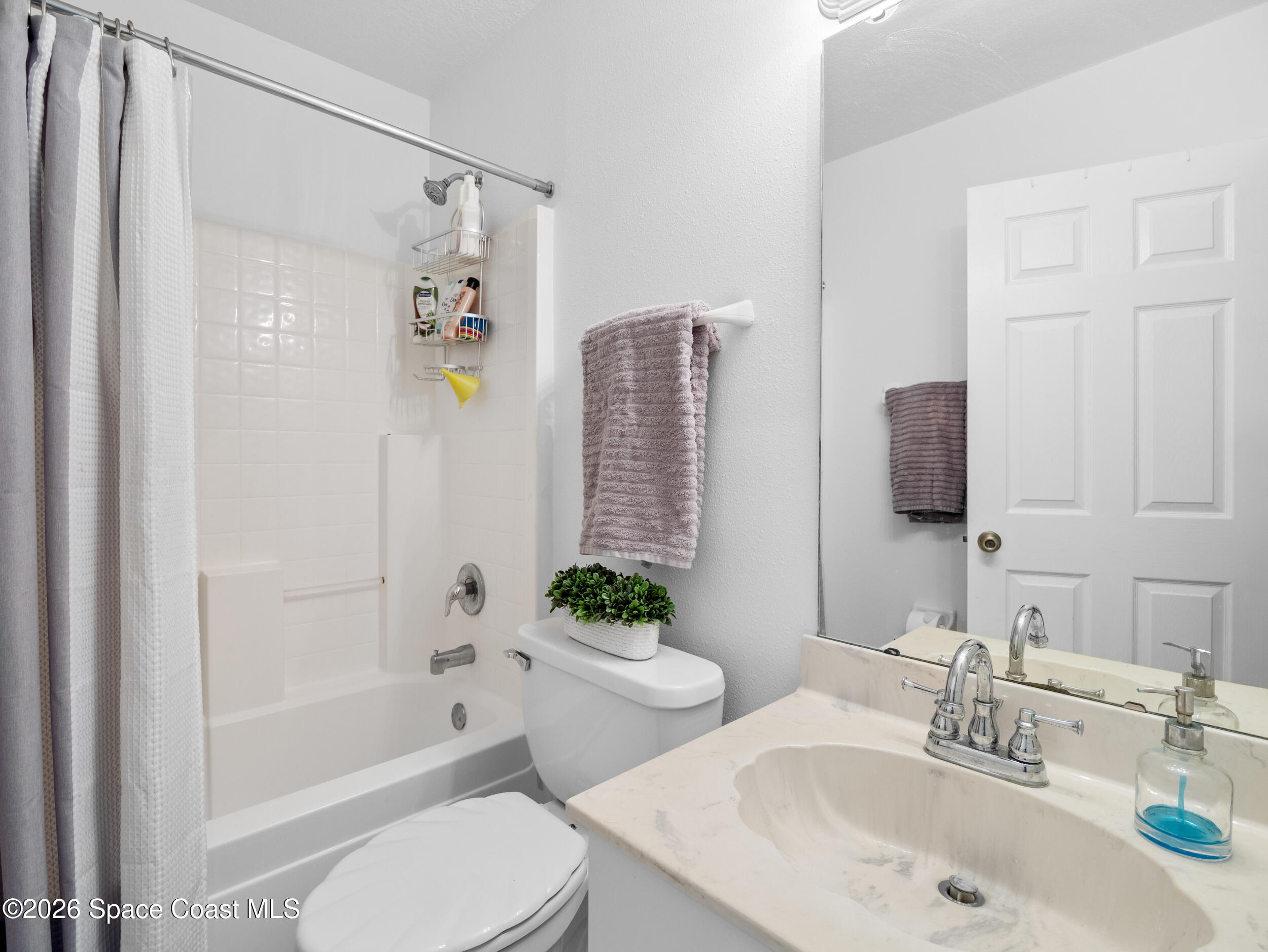 214 Channel Court, Unit 123 Rockledge, FL 32955 - Photo 17 of 33 Second Bath With Tub
