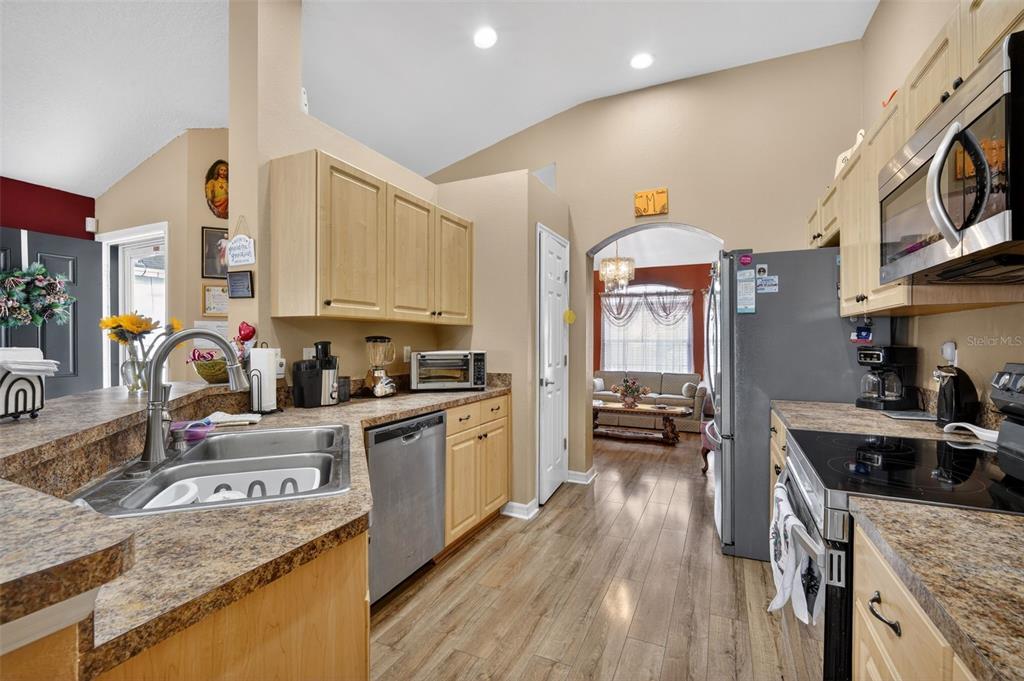 8578 Pinetop Ridge Lane Brooksville, FL 34613 - Photo 10 of 36