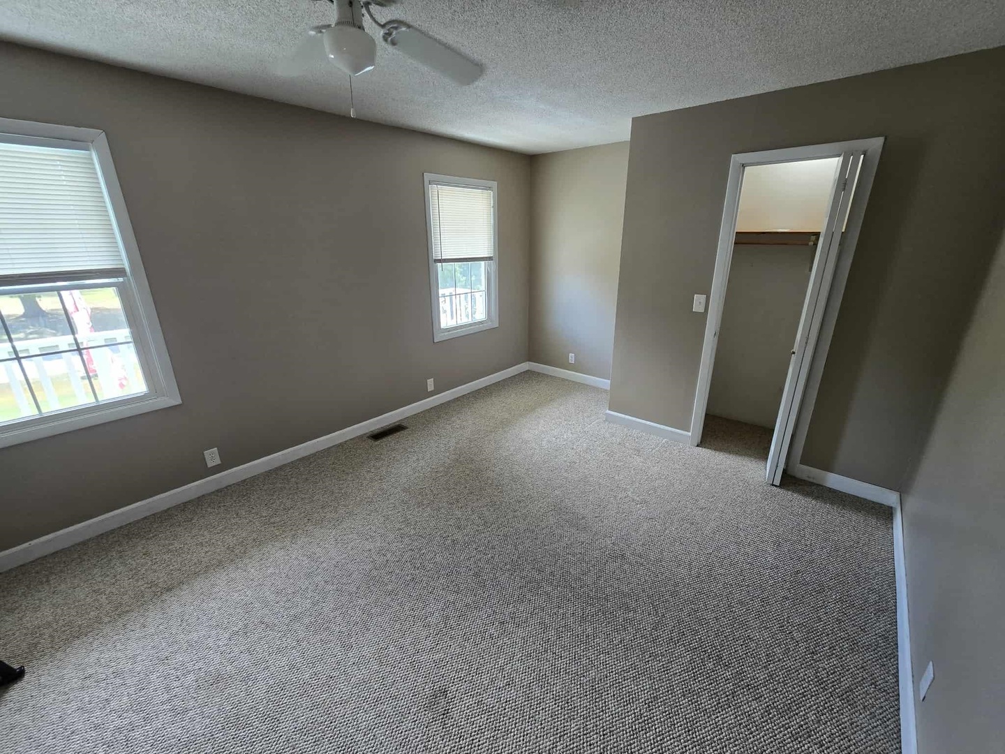 108 Mockingbird Lane Woodlawn, IL 62898 - Photo 41 of 43 an empty room with a window