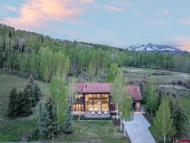 view of outdoor space with mountain view