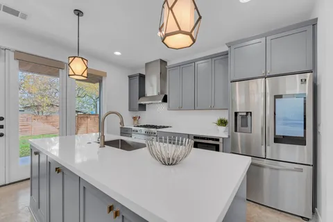 $735,000 | 506 South Park Drive, Unit 1, Austin, TX 78704