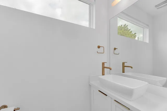 $750,000 | 506 South Park Drive, Unit 1, Austin, TX 78704