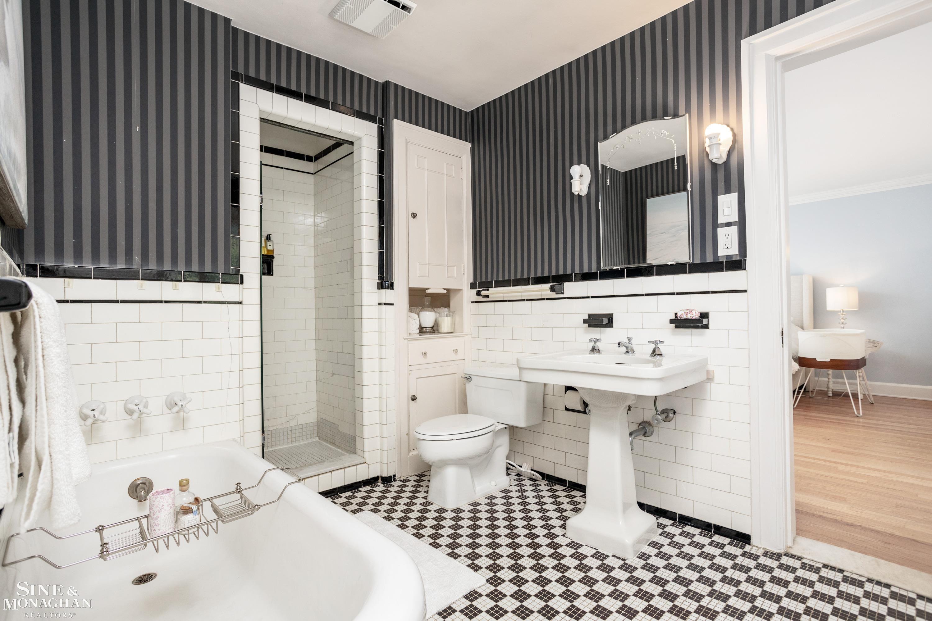225 Merriweather Road Grosse Pointe, MI 48236 - Photo 26 of 55 50095320-25.JPG