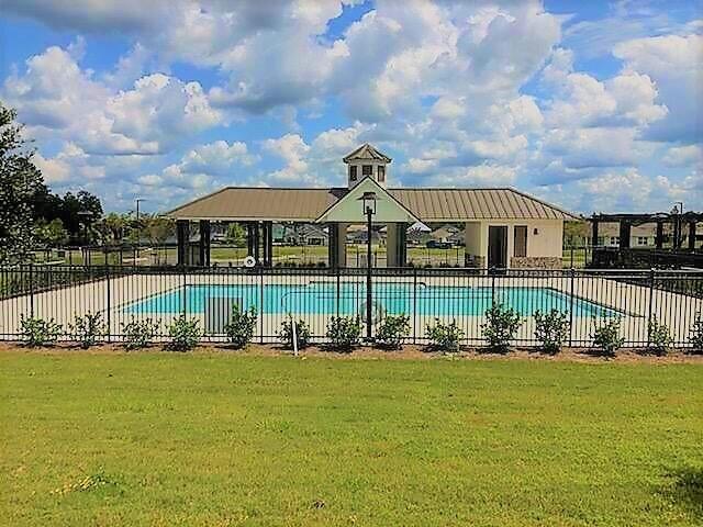 856 Otto Loop Crestview, FL 32539 - Photo 28 of 31 Community Pool & Cabana