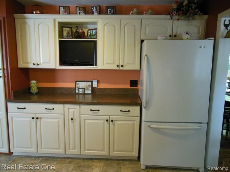 2320 Byron Road Howell, MI 48855 - Photo 31 of 47 Kitchen