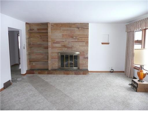 23051 Edison Road South Bend, IN 46628 - Photo 4 of 10 Gallery Image 4