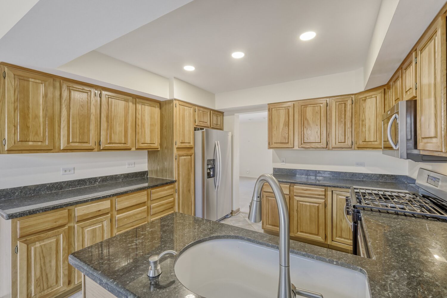 19 Portwine Road Willowbrook, IL 60527 - Photo 8 of 38