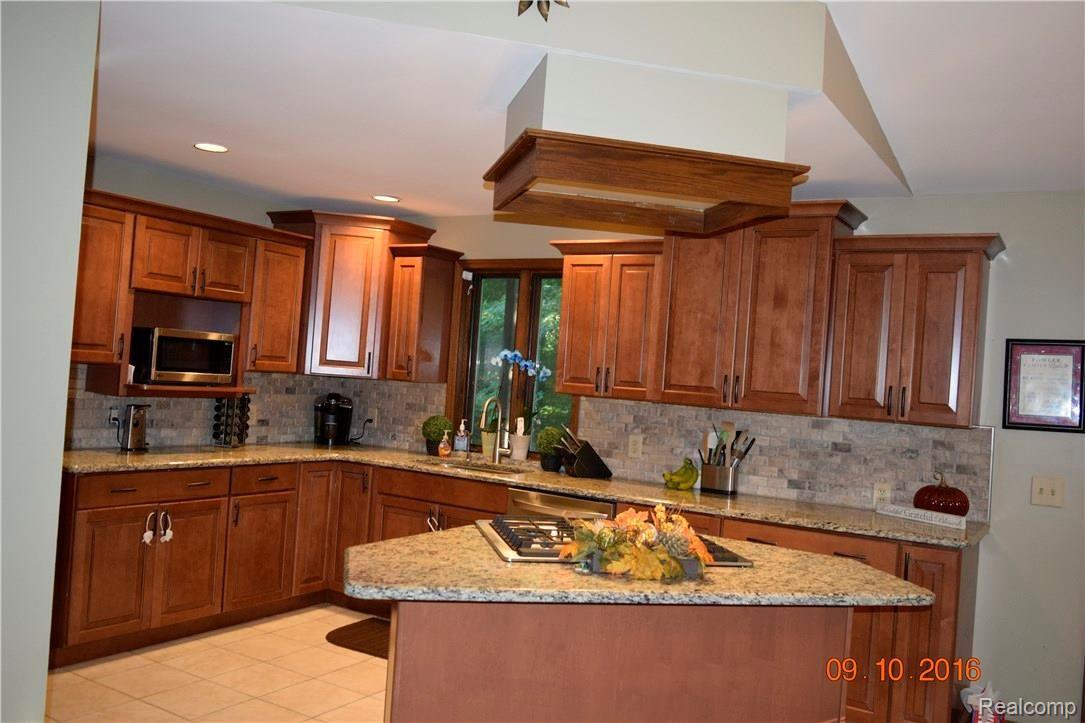 543 South Maple Leaf Road Lapeer, MI 48446 - Photo 4 of 26 543 Mapleleaf 015.JPG