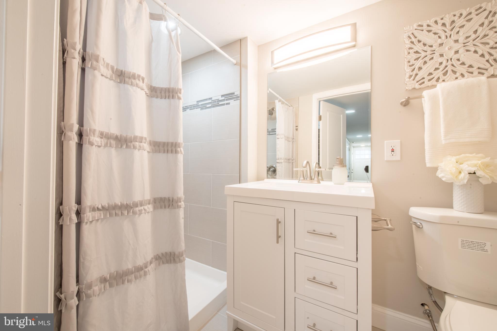 408 Grovethorn Road Baltimore, MD 21220 - Photo 20 of 33 Bathroom