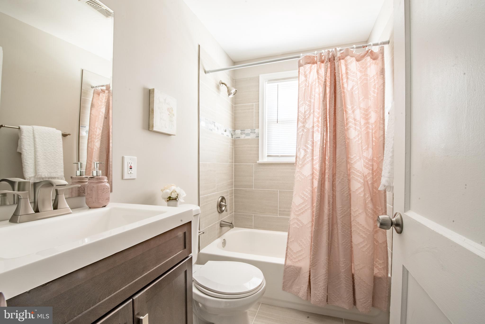 408 Grovethorn Road Baltimore, MD 21220 - Photo 25 of 33 Bathroom