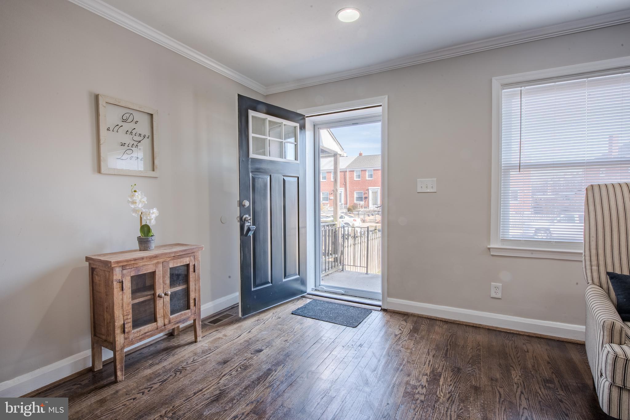 408 Grovethorn Road Baltimore, MD 21220 - Photo 5 of 33 Entrance / Living Room
