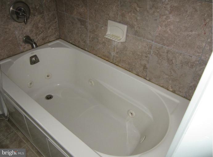 604 Greyhound Road Essex, MD 21221 - Photo 18 of 21 Bath