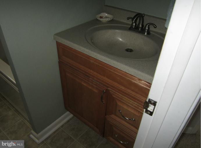 604 Greyhound Road Essex, MD 21221 - Photo 5 of 21 Bath